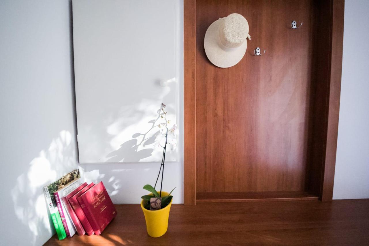 Mb Bed&Breakfast Паг Экстерьер фото