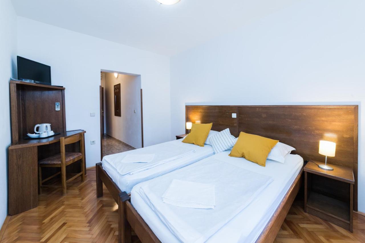 Mb Bed&Breakfast Паг Экстерьер фото